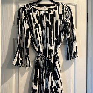 Black/white 3/4 sleeve dress
